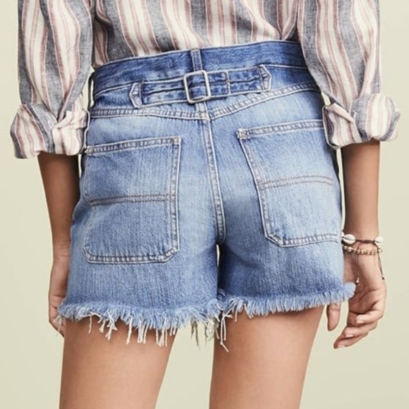 WE THE FREE JESSIE CARPENTER DISTRESSED HEM DENIM SHORTS SIZE 24 - Picture 2 of 14